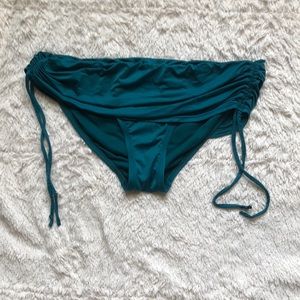 NO TAGS!! Barley worn, a very nice swim bottom!